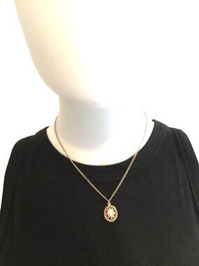 WOMENS GOLD WITH PEARL COLOR CENTER NECKLACE
